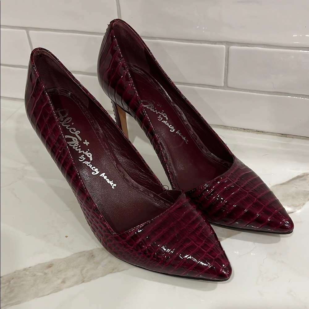 EUC Alice & Olivia by Stacey Benet deep red embossed print leather 3.5” heels